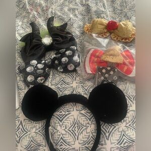 Disney ears with interchangeable bows